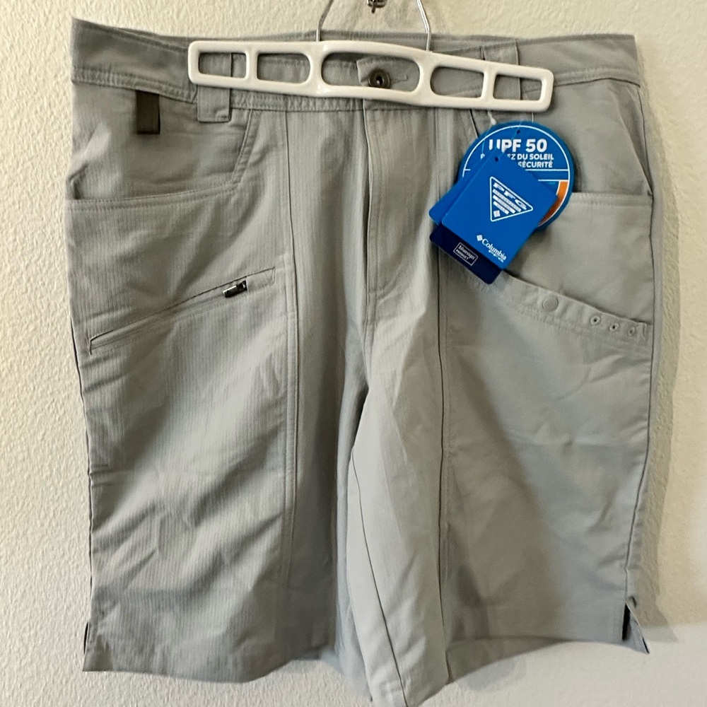 Columbia Men's Light Gray Athletic Shorts